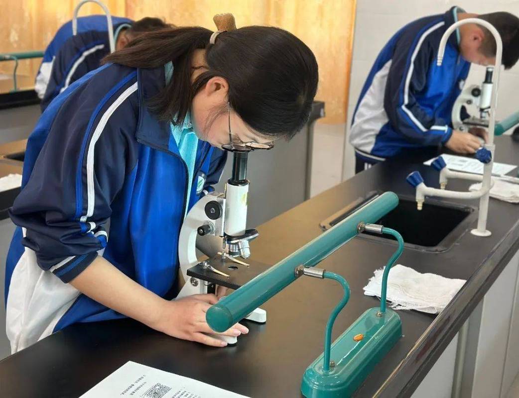 中考实验操作考试现场照片