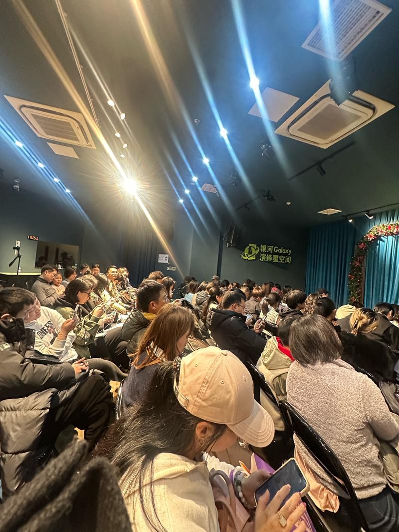线下脱口秀开放麦小剧场观众满座实拍