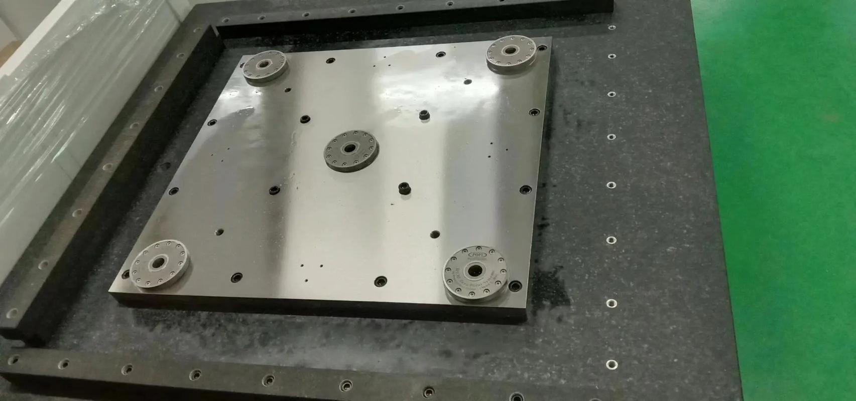 小型机械厂老设备改装快换夹具现场