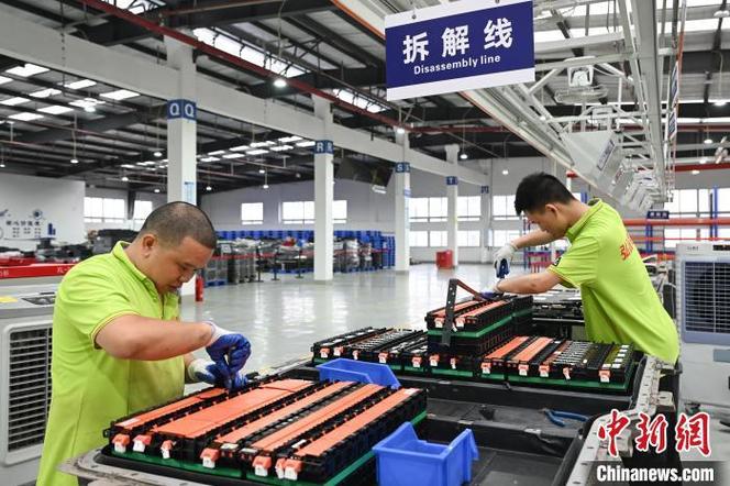 退役动力电池梯次利用分拣现场