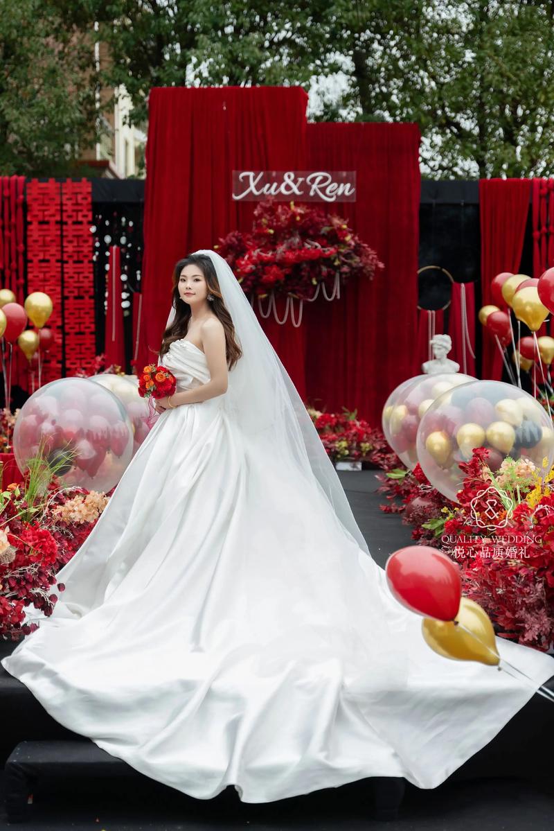 婚礼乐队歌单手写板,温馨户外婚礼布置