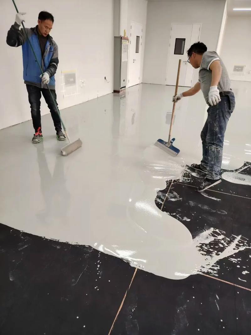 防静电聚氨酯自流平地坪施工过程图