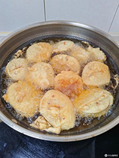 德州年集上现炸藕盒的大铁锅