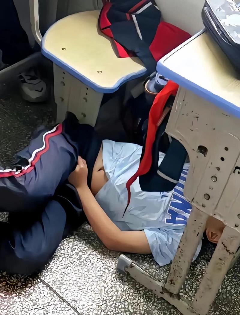 幼儿园和小学里，那些你根本插不上手的瞬间