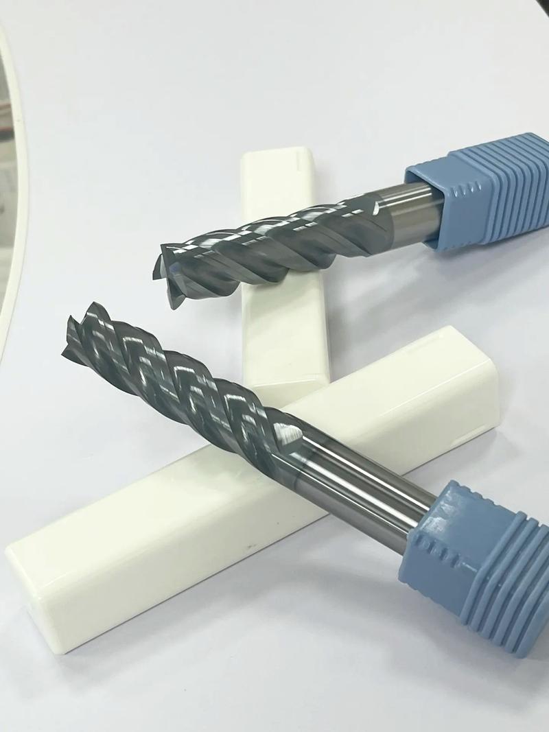 铣刀厂家不等分刃口设计的粗铣刀特写