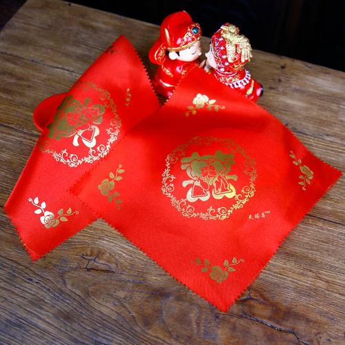 现代婚礼红色手帕装饰花门创意布置