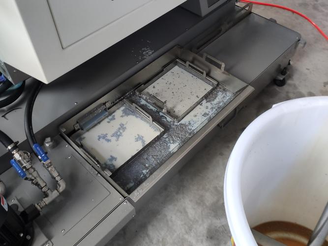 线切割机床维护保养清洁工作液箱
