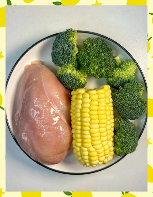 电子食物秤称量鸡胸肉和西兰花的减肥餐准备场景