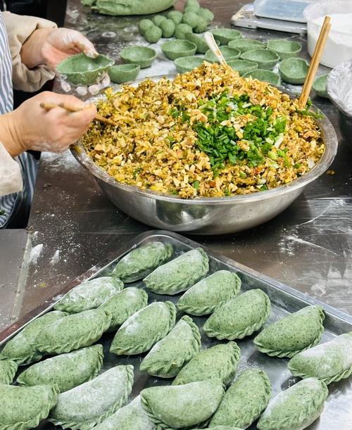 池州大王洞半山腰阿婆摆的艾草米粿竹摊