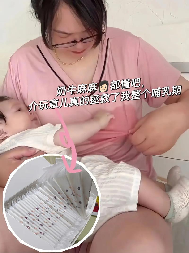 新手妈妈用手机查宝宝喂奶记录场景