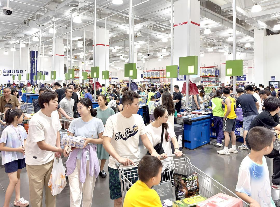 线下零售不同消费场景时段人流对比图