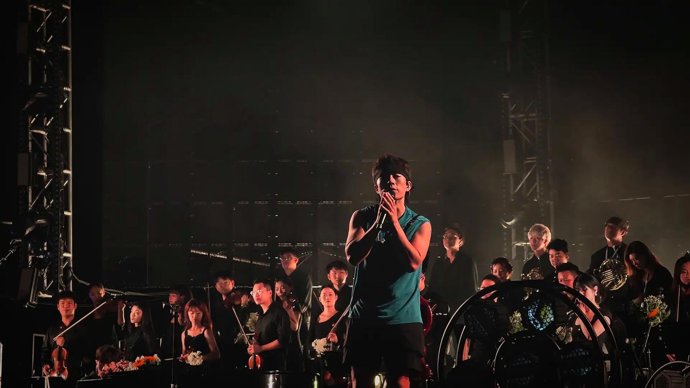 赵雷livehouse演出现场观众合唱