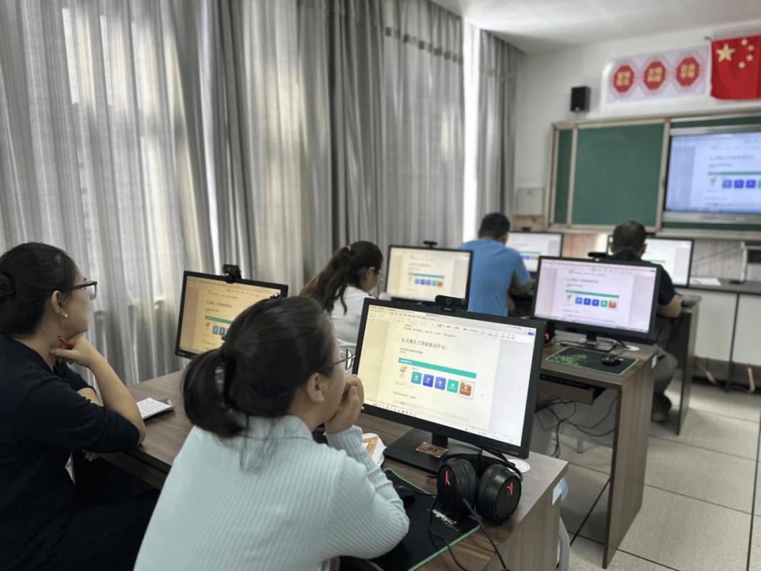 乡村教师教育信息化实操培训现场