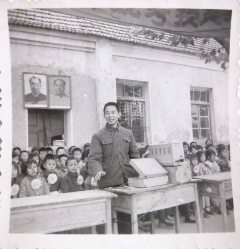 八十年代乡村中学老校长工作留影相册