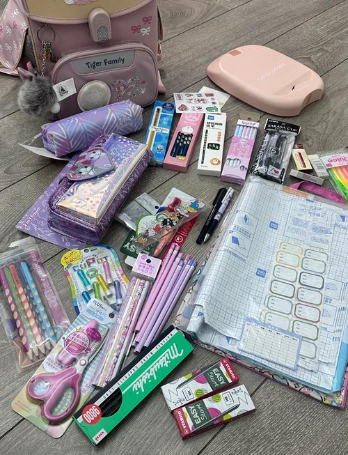 新手手账制作囤货满桌文具