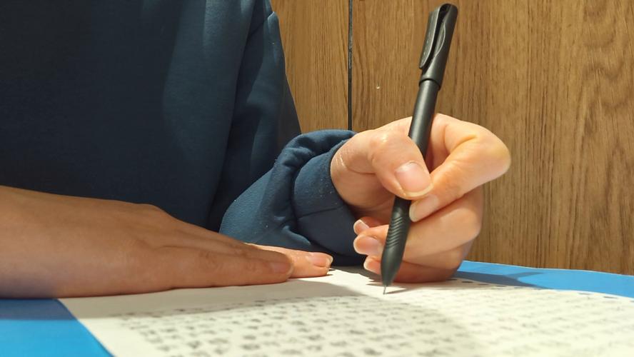 其实一张纸一支笔就够了