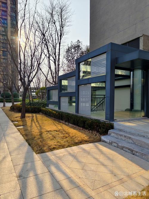 冬季下午两点小区楼体遮挡阳光实拍图