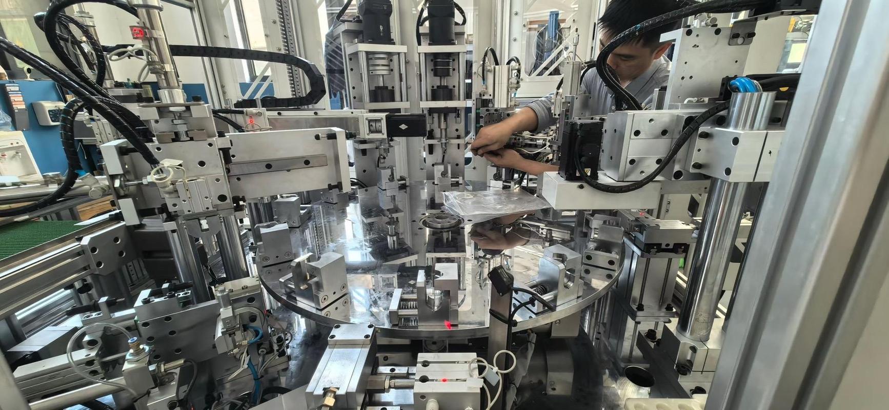 非标工装治具钳工装配调试特写