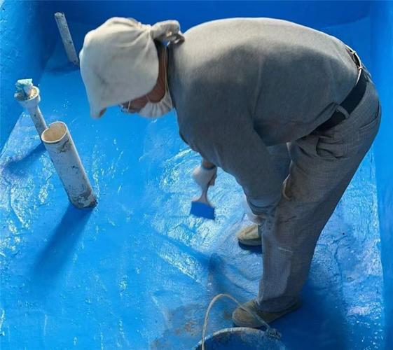 卫生间防水横竖交叉涂刷作业实拍图