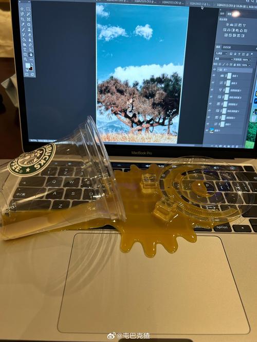 深夜实验室桌上散落的咖啡杯和电路板