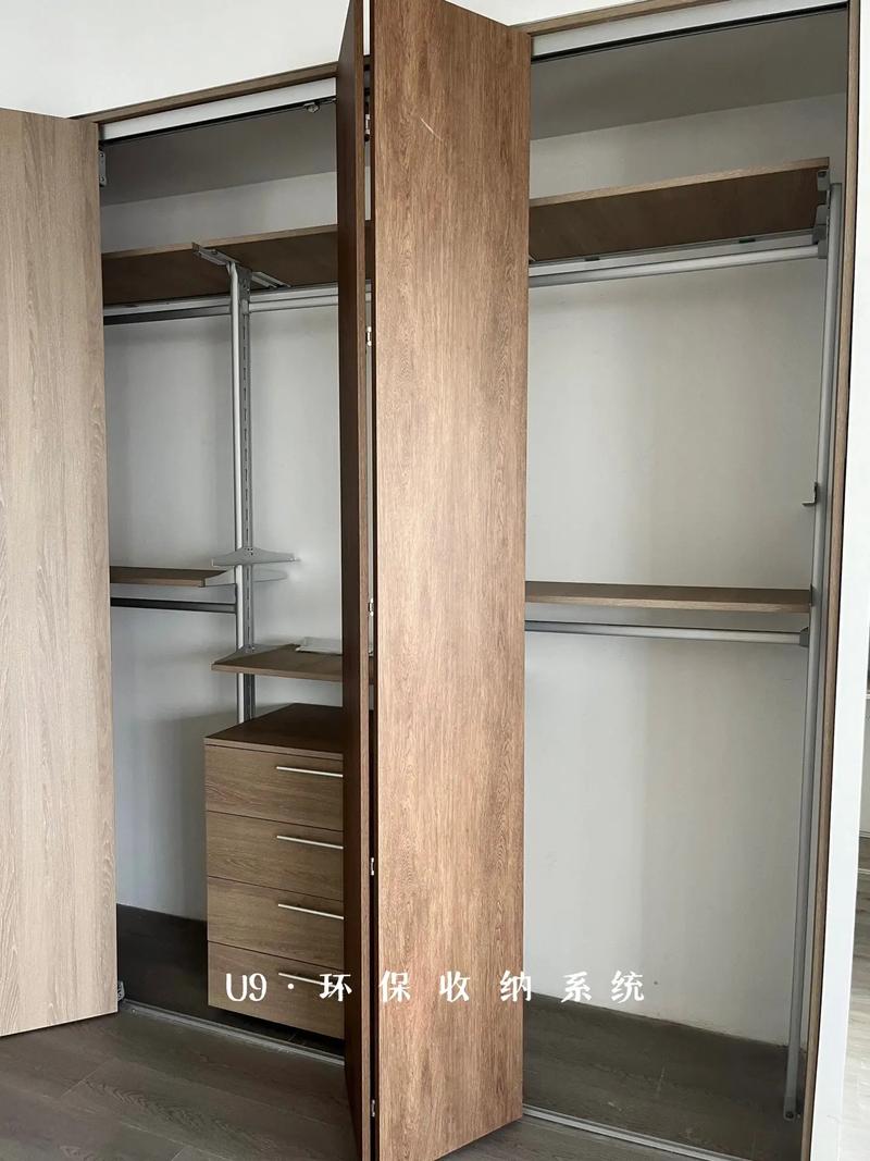 小户型环保定制家具 金属柜门设计