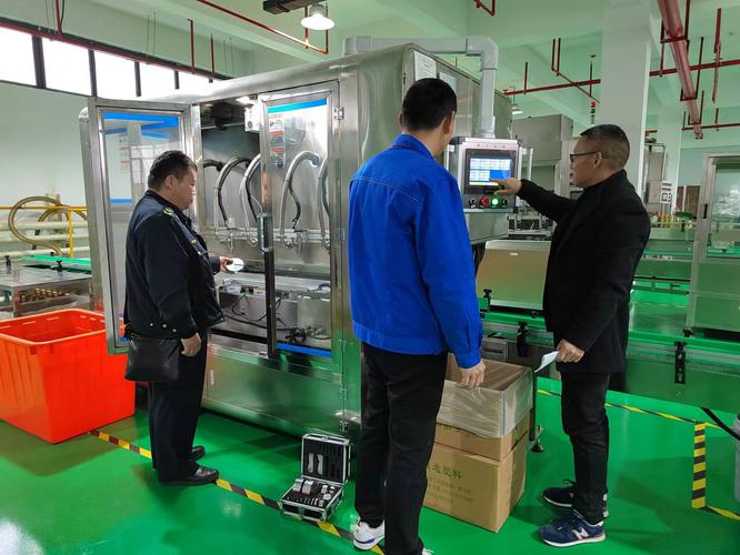 灌装机出液嘴卡料故障检查现场