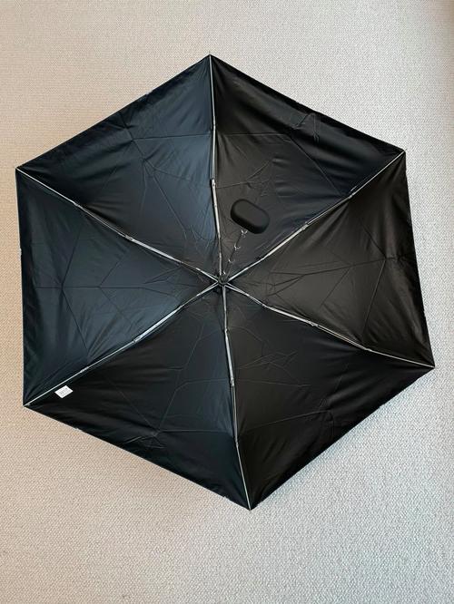 便携晴雨两用伞黑胶涂层细节特写