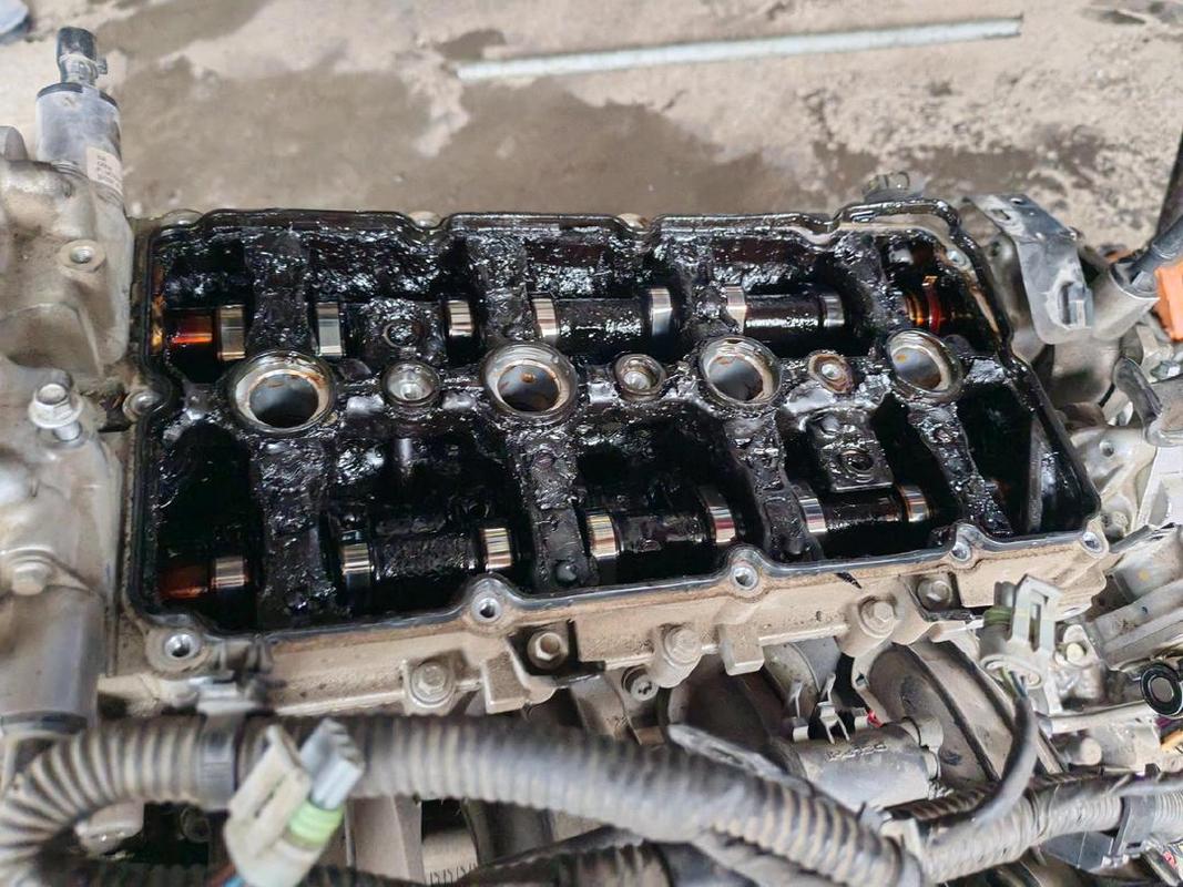 汽车发动机缸盖内部油泥厚度测量实拍