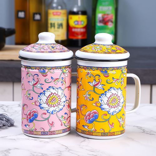 带可替换茶漏的国货搪瓷杯使用场景