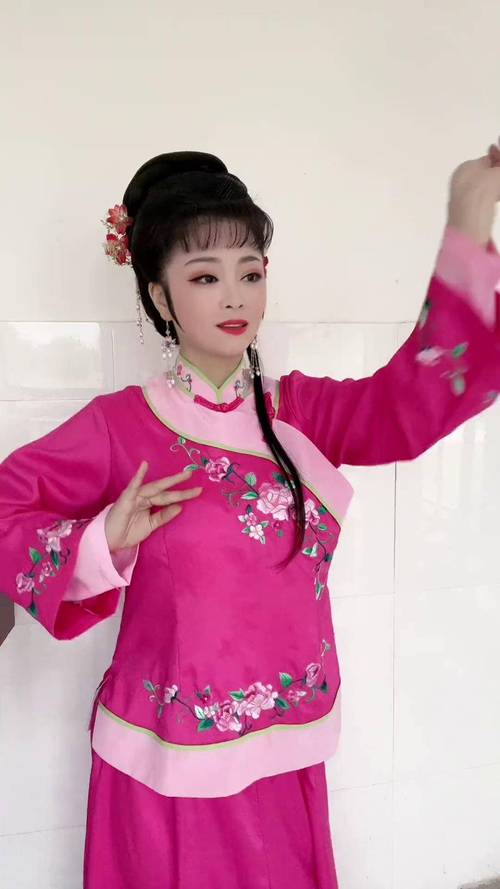 黄梅戏老艺人演示水腔咬字手势
