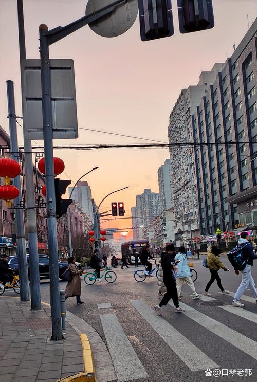 新手街拍有哪些实用不尴尬的街拍技巧？-我问答网