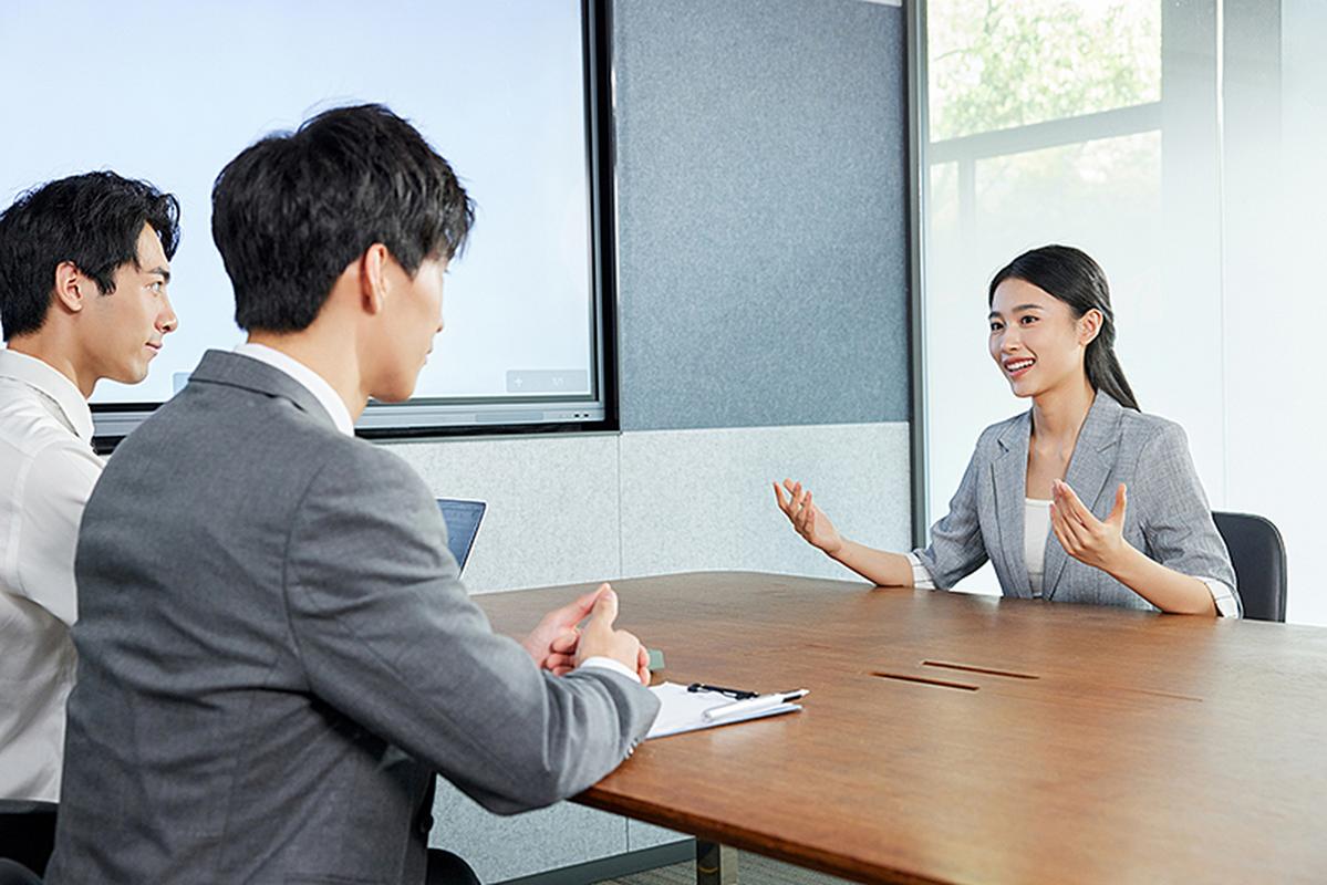 职场面试对话礼仪正确示范图