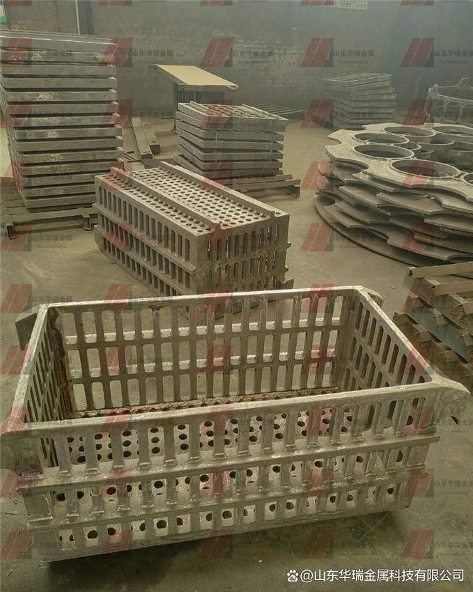 渗碳淬火车间零件装料筐摆放实拍