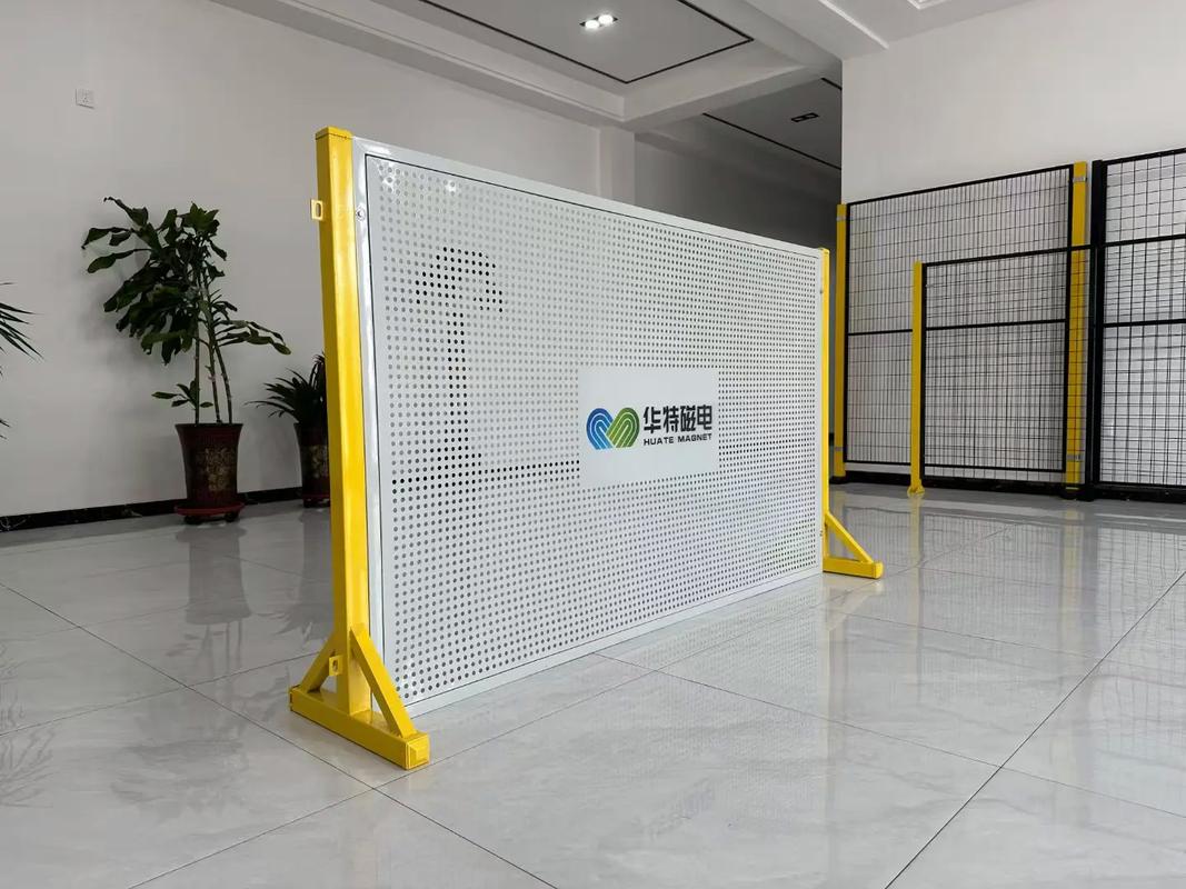 防空洞入口铁栅栏