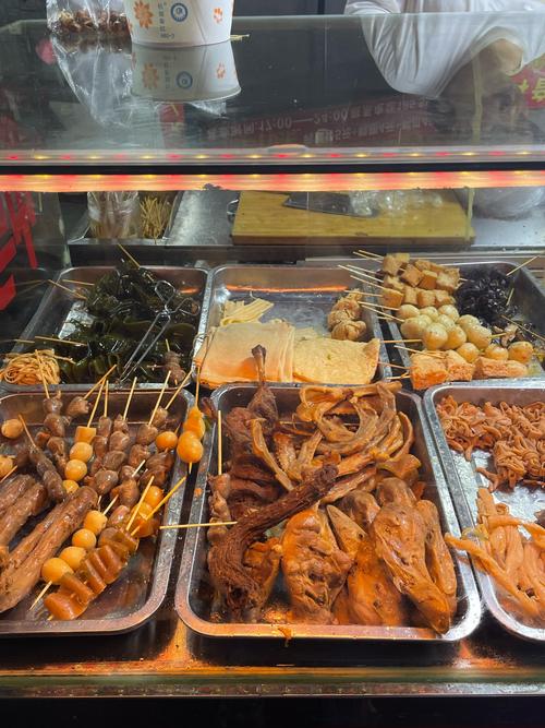 成都玉林菜市场里的卤味摊热气腾腾