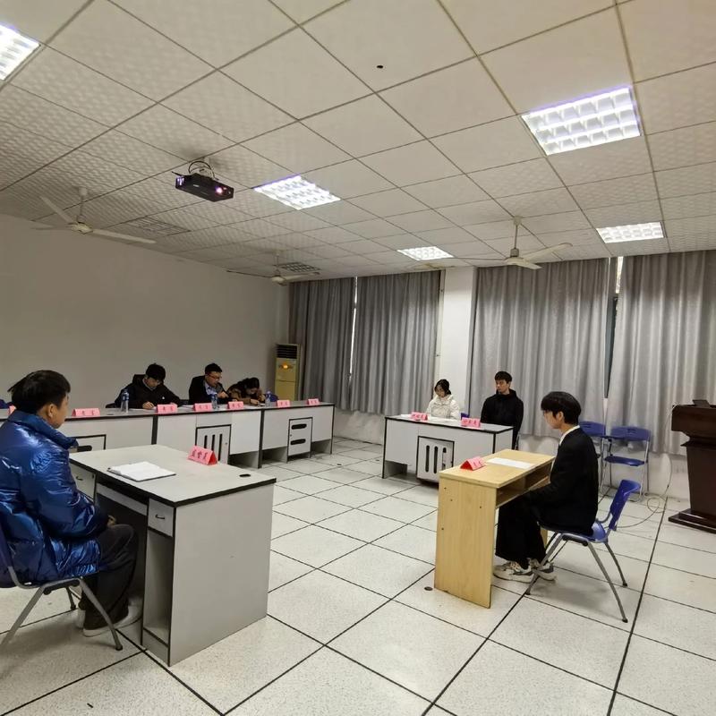 国企结构化面试候场现场氛围