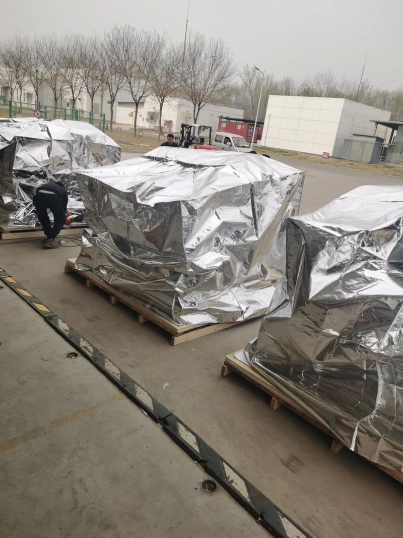 冷等静压装料抽真空封包现场实拍