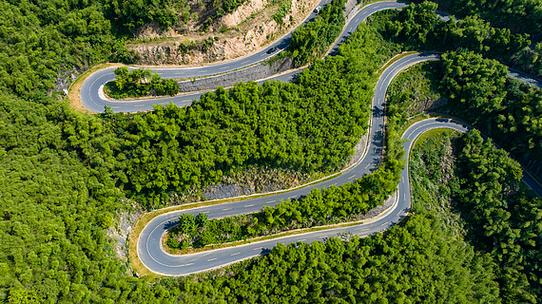 南漳冯家湾村竹海盘山公路