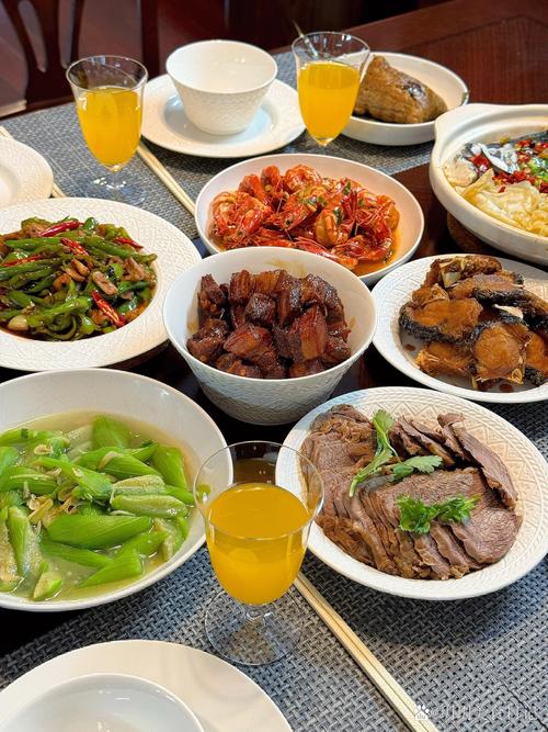家常聚餐荤素搭配菜品实拍图