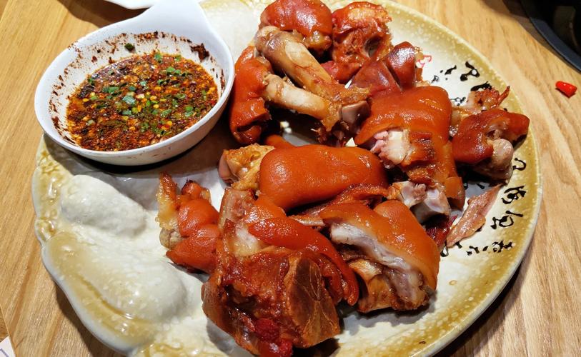 青岩古镇:商业化严重,但卤猪脚是真香