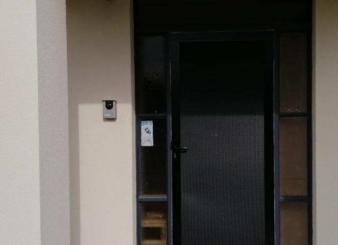 正对邻居家玄关的广角可视门铃实拍