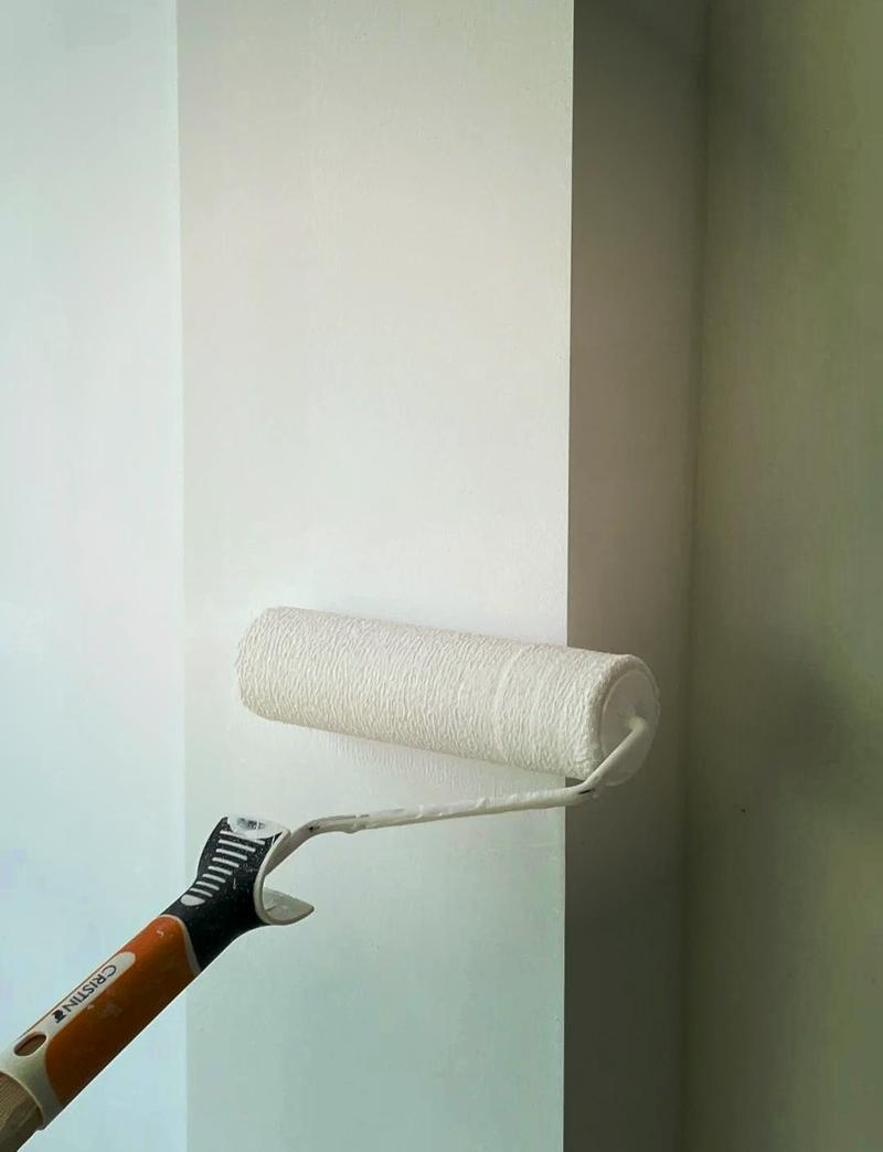 旧房翻新环保涂料滚涂施工实景图