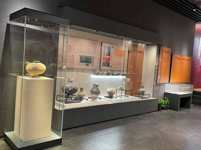 非国有博物馆宋瓷开放式木展架实拍
