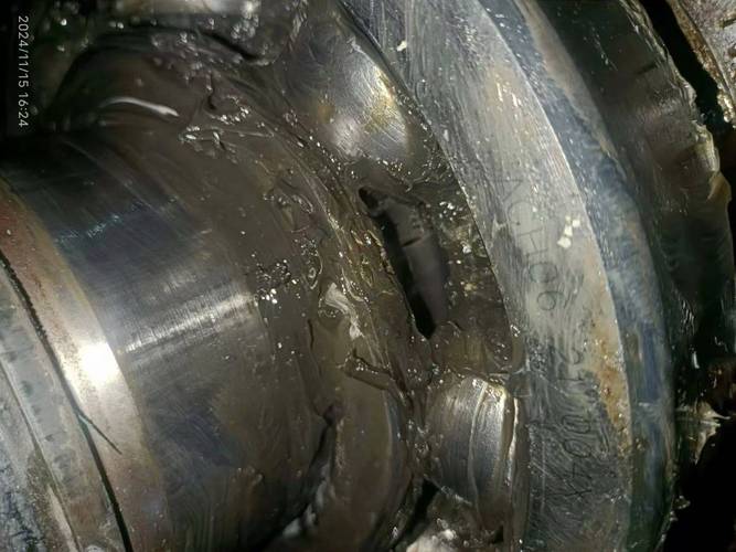 车间轴承缺润滑烧蚀损坏实物图