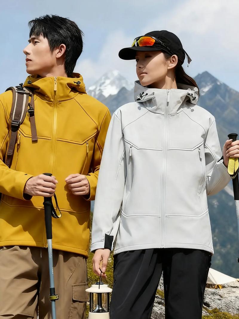 户外登山软壳冲锋衣透气性能对比图