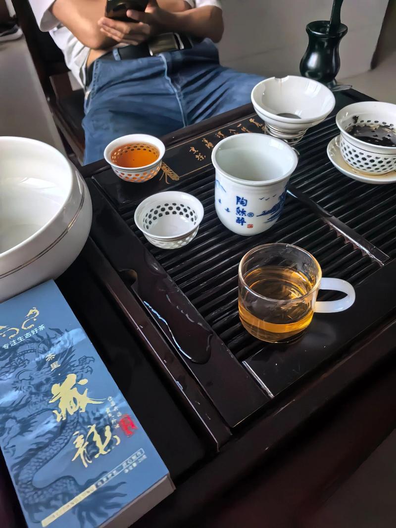 到底在忙啥?不是喝喝茶看看报