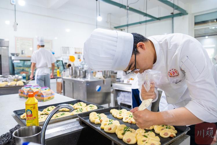 初中生职业体验日烘焙工作坊动手操作