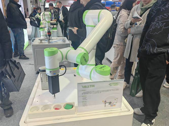 上海工博会展出的国产打磨机械手力控演示