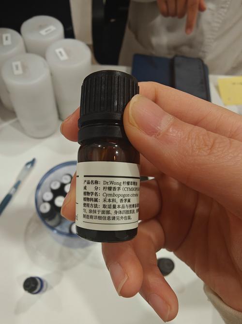 天然植物精油原料与成分标签特写