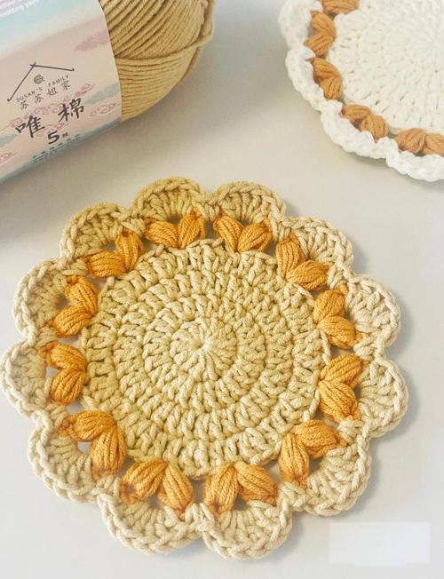 手工钩针编织杯垫实物图
